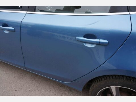 Volvo V40 2.0 D2 R-Design Euro 6 (s/s) 5dr 8