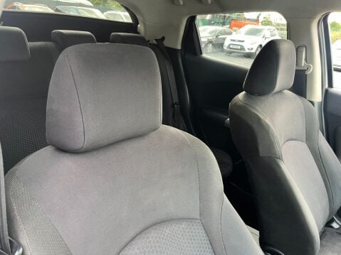 Nissan Juke 1.6 Acenta Premium Euro 5 (s/s) 5dr 27
