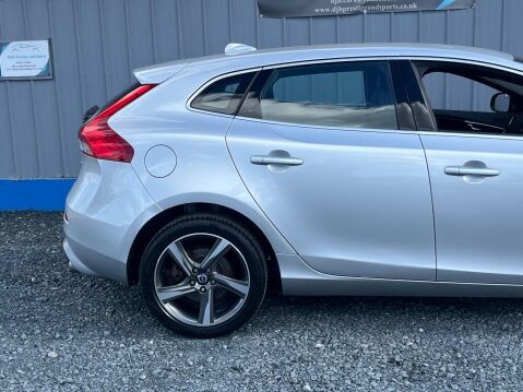 Volvo V40 2.0 D2 R-Design Nav Euro 6 (s/s) 5dr 22