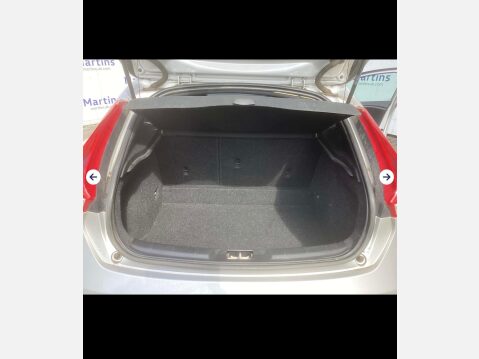 Volvo V40 2.0 D2 R-Design Nav Euro 6 (s/s) 5dr 5