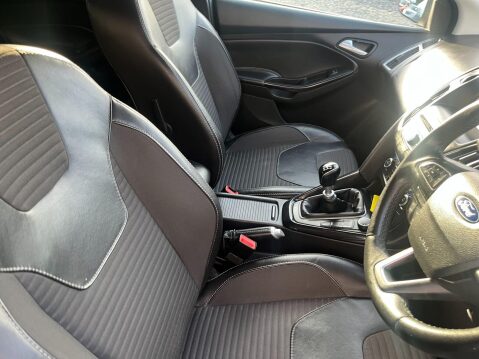 Ford Focus 1.5 TDCi Titanium X Euro 6 (s/s) 5dr 37