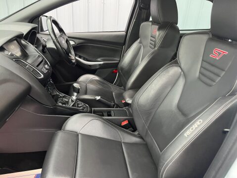 Ford Focus 2.0T EcoBoost ST-3 Euro 6 (s/s) 5dr 33