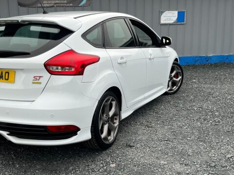 Ford Focus 2.0T EcoBoost ST-3 Euro 6 (s/s) 5dr 27