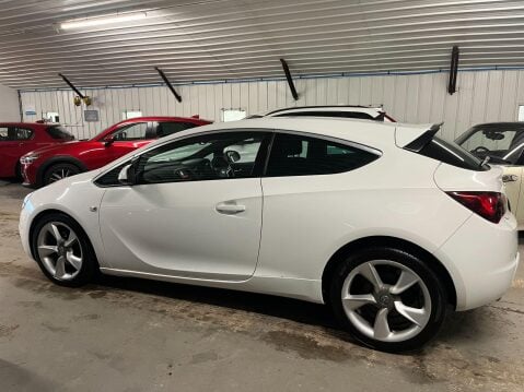 Vauxhall Astra GTC 2.0 CDTi BiTurbo Euro 5 (s/s) 3dr 7
