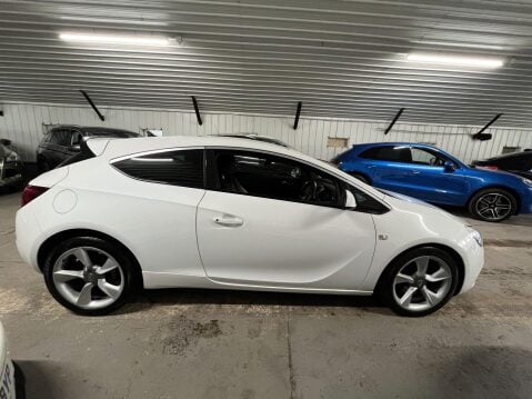 Vauxhall Astra GTC 2.0 CDTi BiTurbo Euro 5 (s/s) 3dr 8