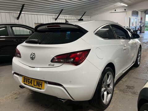 Vauxhall Astra GTC 2.0 CDTi BiTurbo Euro 5 (s/s) 3dr 27