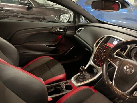 Vauxhall Astra GTC 2.0 CDTi BiTurbo Euro 5 (s/s) 3dr 21