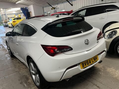 Vauxhall Astra GTC 2.0 CDTi BiTurbo Euro 5 (s/s) 3dr 26
