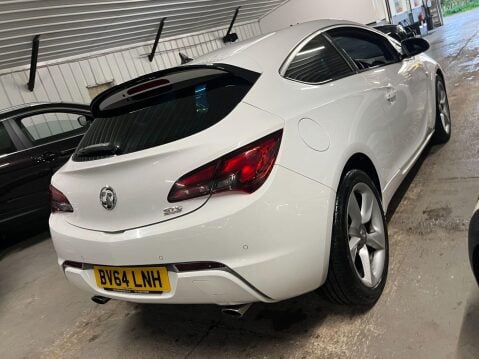 Vauxhall Astra GTC 2.0 CDTi BiTurbo Euro 5 (s/s) 3dr 29