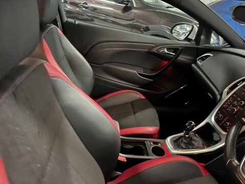 Vauxhall Astra GTC 2.0 CDTi BiTurbo Euro 5 (s/s) 3dr 20