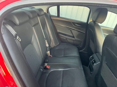 Jaguar XE 2.0d Portfolio Auto Euro 6 (s/s) 4dr 39