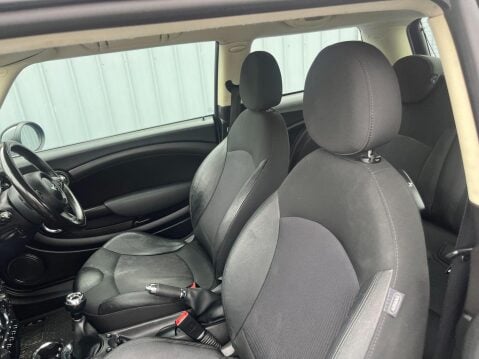 Mini Hatch 1.6 Cooper Euro 5 3dr 30