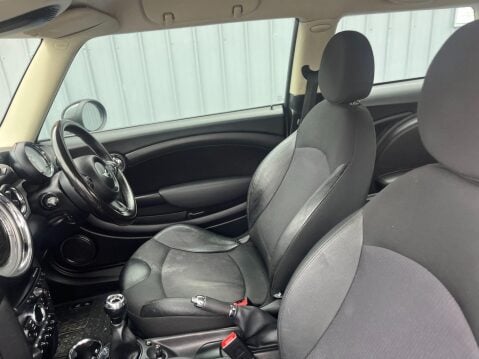 Mini Hatch 1.6 Cooper Euro 5 3dr 31