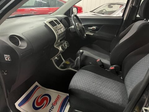 Toyota Urbancruiser 1.33 Dual VVT-i Euro 4 (s/s) 5dr 4