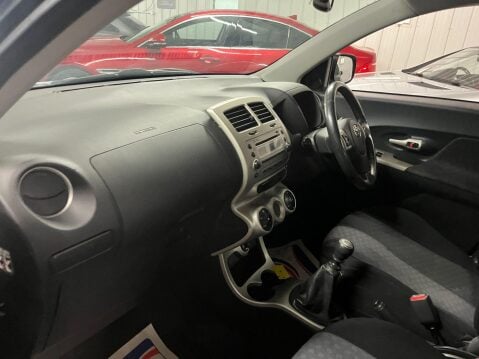 Toyota Urbancruiser 1.33 Dual VVT-i Euro 4 (s/s) 5dr 19