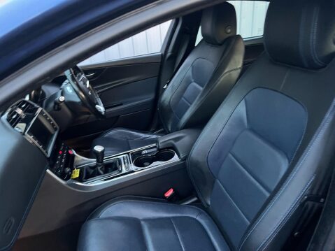 Jaguar XE 2.0d R-Sport Euro 6 (s/s) 4dr 31