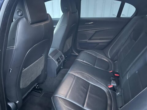 Jaguar XE 2.0d R-Sport Euro 6 (s/s) 4dr 33