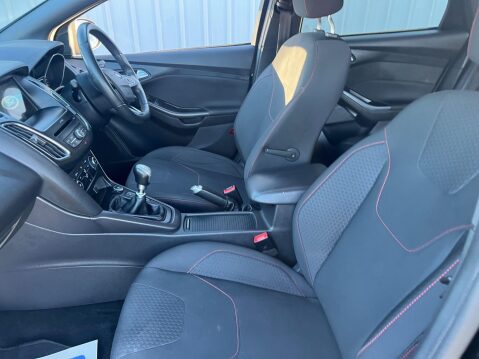 Ford Focus 1.5 TDCi ST-Line Euro 6 (s/s) 5dr 7