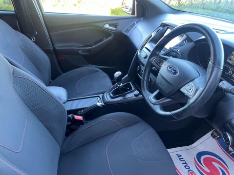 Ford Focus 1.5 TDCi ST-Line Euro 6 (s/s) 5dr 37