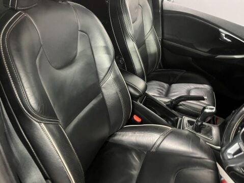 Volvo V40 2.0 D3 R-Design Pro Euro 6 (s/s) 5dr 26