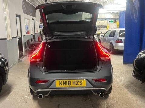 Volvo V40 2.0 D3 R-Design Pro Euro 6 (s/s) 5dr 9