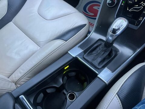 Volvo XC60 2.4 D5 R-Design Nav Geartronic AWD Euro 5 5dr 33