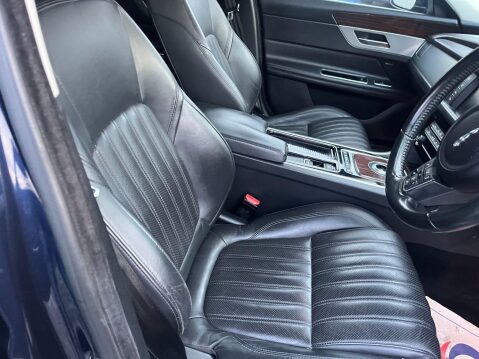 Jaguar XF 2.0d Portfolio Auto Euro 6 (s/s) 4dr 37