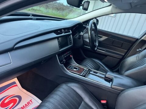 Jaguar XF 2.0d Portfolio Auto Euro 6 (s/s) 4dr 41