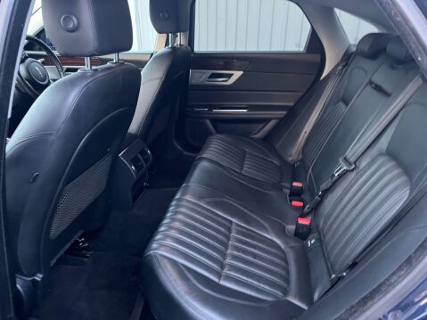 Jaguar XF 2.0d Portfolio Auto Euro 6 (s/s) 4dr 39