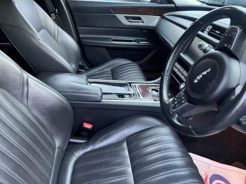 Jaguar XF 2.0d Portfolio Auto Euro 6 (s/s) 4dr 34