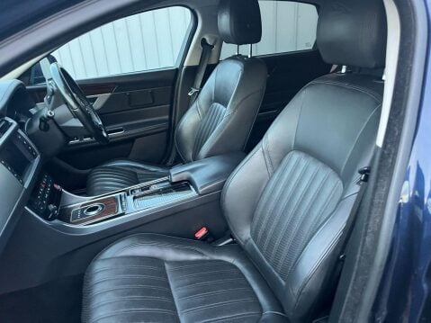 Jaguar XF 2.0d Portfolio Auto Euro 6 (s/s) 4dr 31