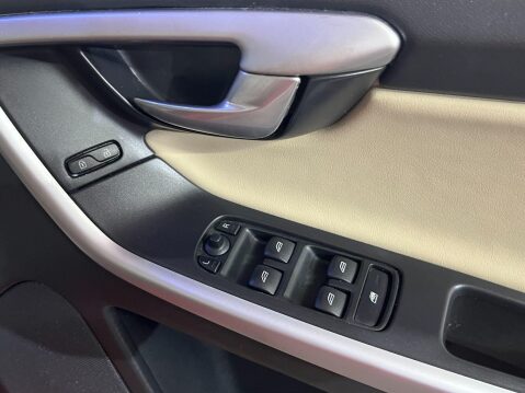 Volvo XC60 2.0 D3 DRIVe R-Design Euro 5 (s/s) 5dr 36