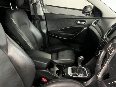 Hyundai SANTA FE 2.2 CRDi Blue Drive Premium 4WD Euro 6 (s/s) 5dr 32