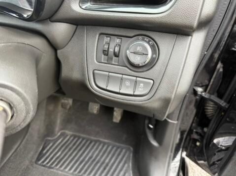Vauxhall Viva 1.0i ROCKS Euro 6 5dr 18