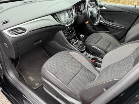 Vauxhall Astra 1.2 Turbo SRi VX Line Nav Euro 6 (s/s) 5dr 29