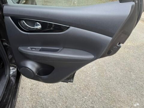 Nissan Qashqai 1.6 dCi Tekna 4WD Euro 6 (s/s) 5dr 23