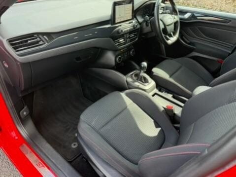 Ford Focus 1.0T EcoBoost ST-Line Euro 6 (s/s) 5dr 9