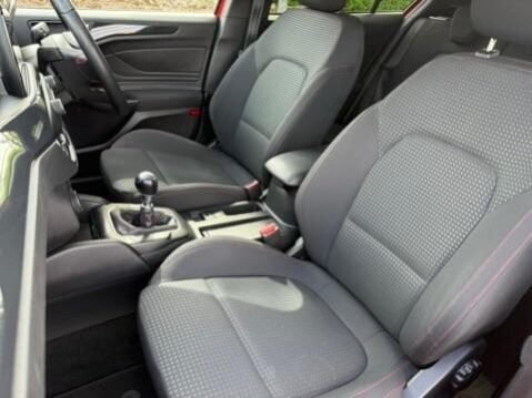 Ford Focus 1.0T EcoBoost ST-Line Euro 6 (s/s) 5dr 32