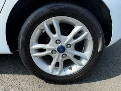 Ford Fiesta 1.25 Zetec Euro 6 5dr 22