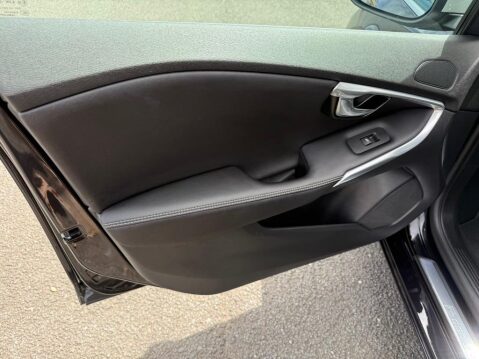 Volvo V40 1.5 T3 R-Design Edition Auto Euro 6 (s/s) 5dr 22