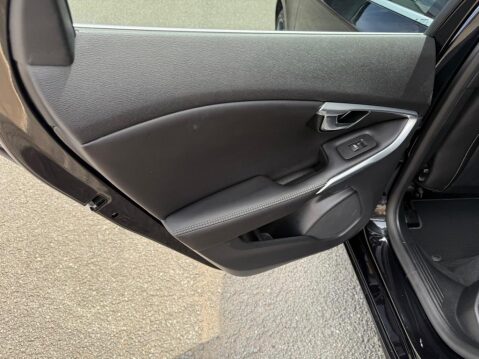 Volvo V40 1.5 T3 R-Design Edition Auto Euro 6 (s/s) 5dr 21