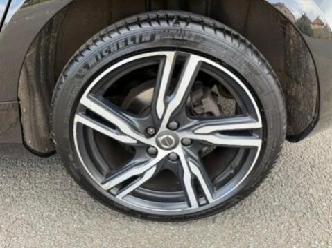 Volvo V40 1.5 T3 R-Design Edition Auto Euro 6 (s/s) 5dr 23