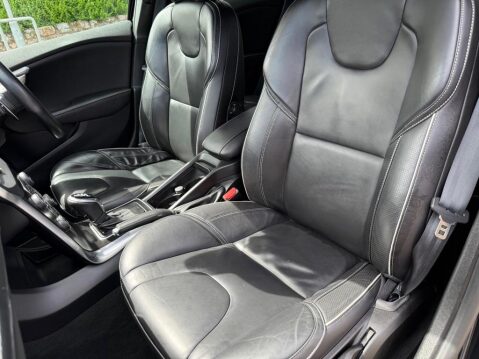 Volvo V40 1.5 T3 R-Design Edition Auto Euro 6 (s/s) 5dr 33