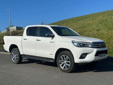 Toyota Hilux 2.4 HI-Luxury Invincible D-4D 4WD Double Cab Auto 4WD 5dr