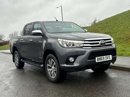 Toyota Hilux 2.4 HI-Luxury Invincible D-4D 4WD Double Cab Auto 4WD 5dr