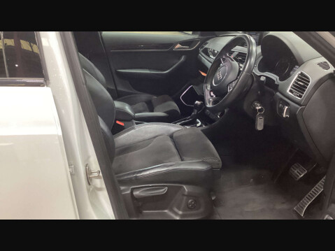 Audi Q3 2.0 Q3 Black Edition TDI Quattro Semi-Auto 4WD 5dr 9