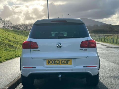 Volkswagen Tiguan 2.0 Tiguan R-Line TDI BlueMotion Technology 4Motion 4WD 5dr 4