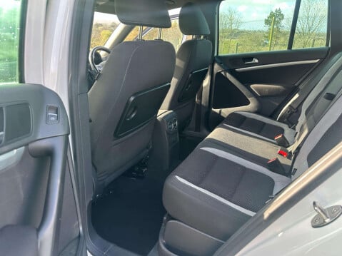 Volkswagen Tiguan 2.0 Tiguan R-Line TDI BlueMotion Technology 4Motion 4WD 5dr 15