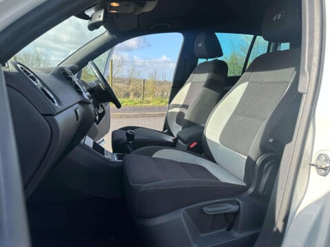 Volkswagen Tiguan 2.0 Tiguan R-Line TDI BlueMotion Technology 4Motion 4WD 5dr 16