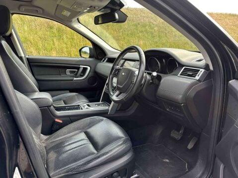 Land Rover Discovery Sport 2.0 Discovery Sport Black HSE TD4 Auto 4WD 5dr 9